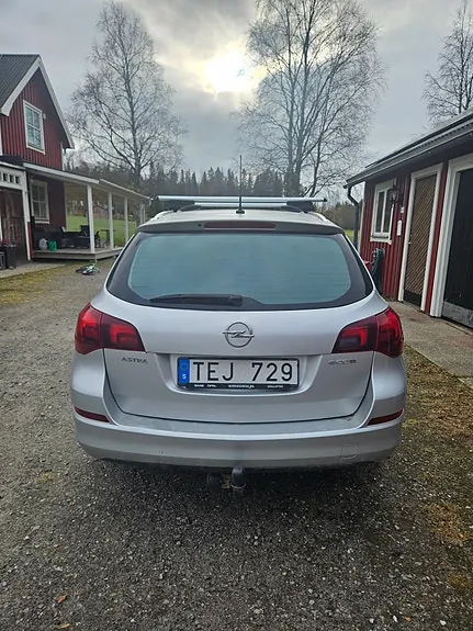 Opel Astra 2012 photo 2
