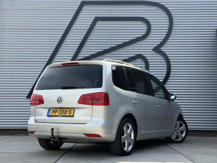 Volkswagen Touran 2011 photo 3