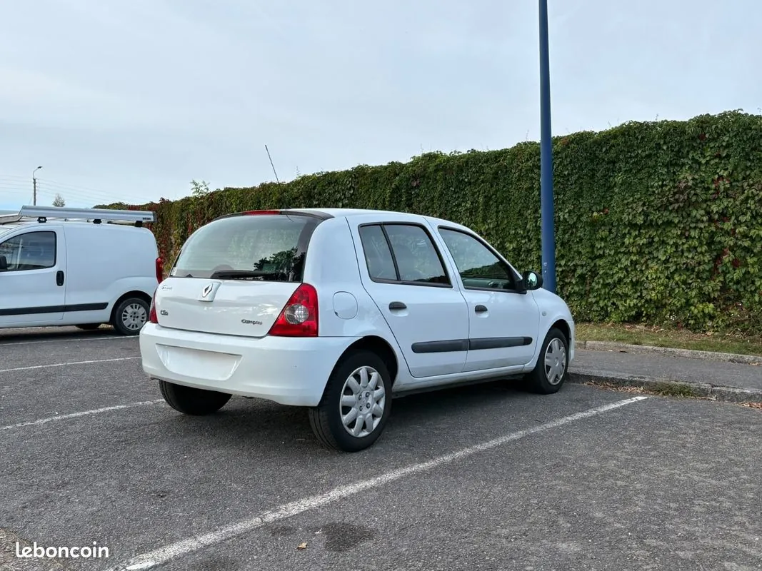 Renault Clio 2010 photo 3