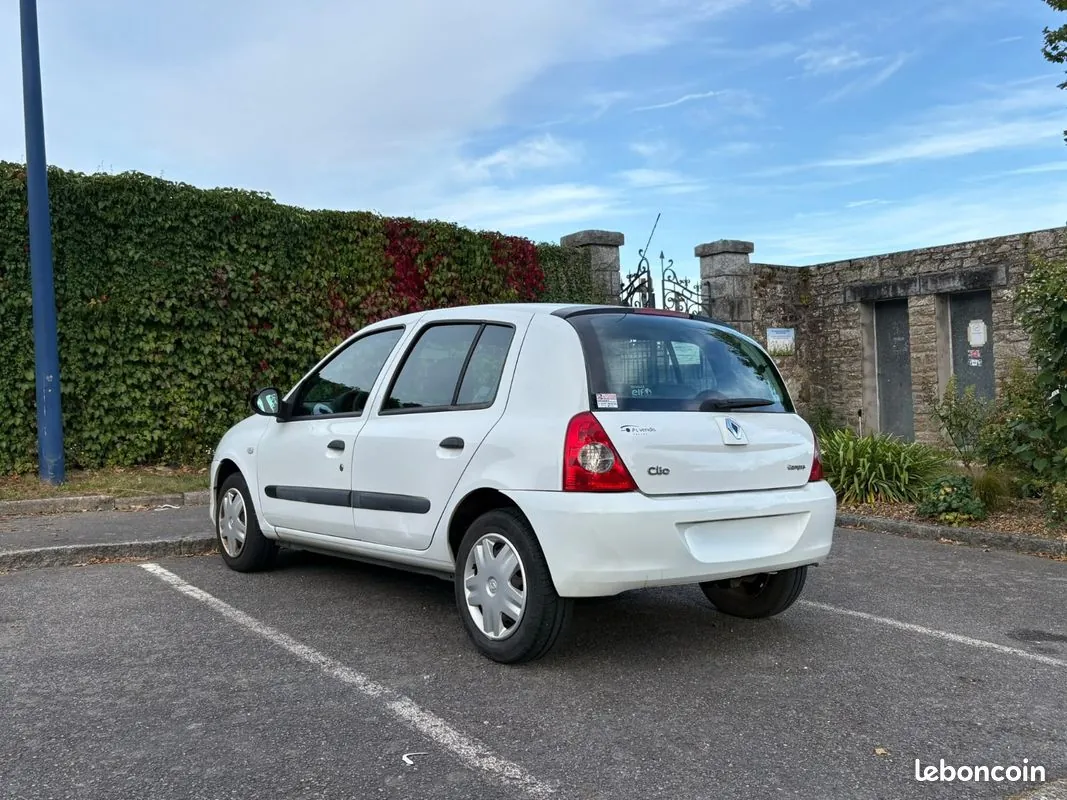 Renault Clio 2010 photo 5