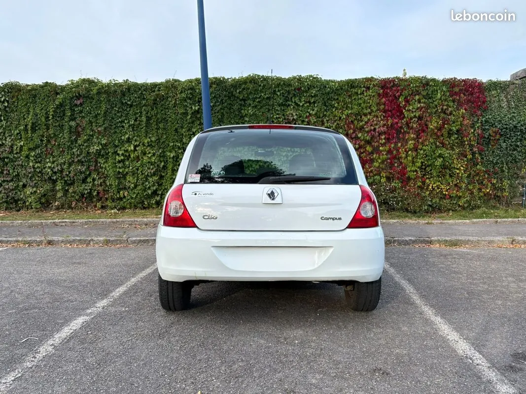 Renault Clio 2010 photo 4