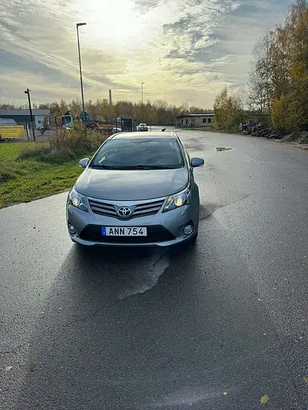 Toyota Avensis 2014 photo 2