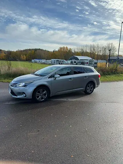 Toyota Avensis 2014 photo 5