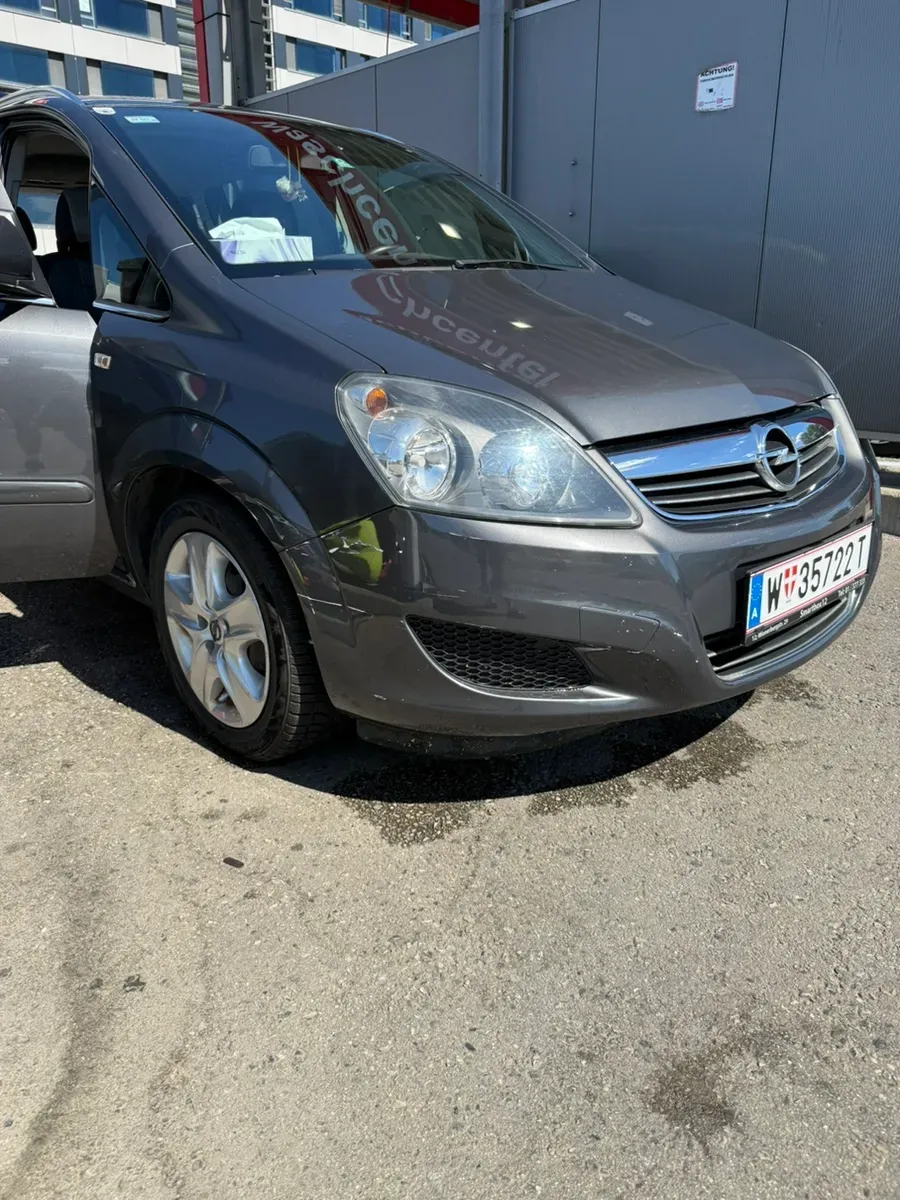 Opel Zafira 2011 photo 2
