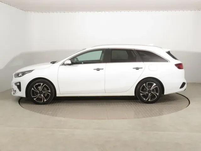 Kia Ceed Sw 2019 photo 2