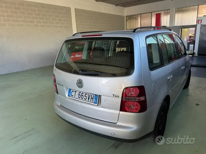 Volkswagen Touran 2005 photo 4