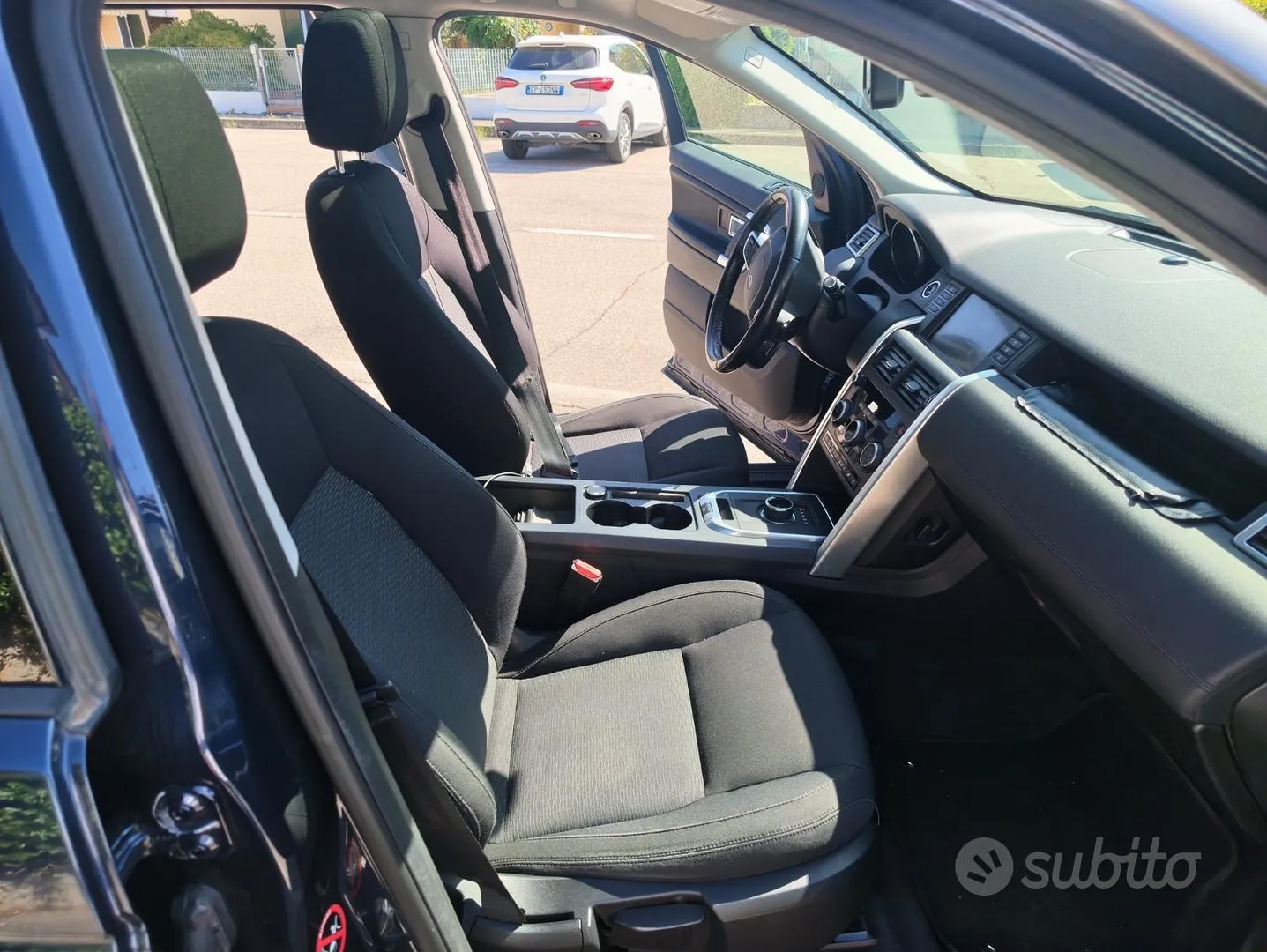Land Rover Discovery Sport 2017 photo 5