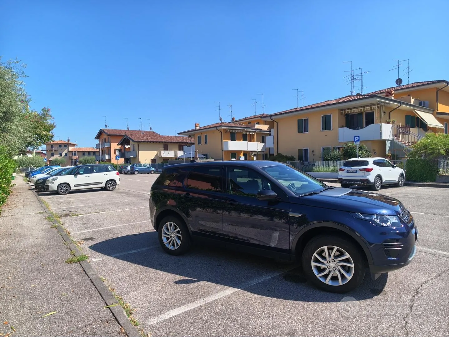Land Rover Discovery Sport 2017 photo 2