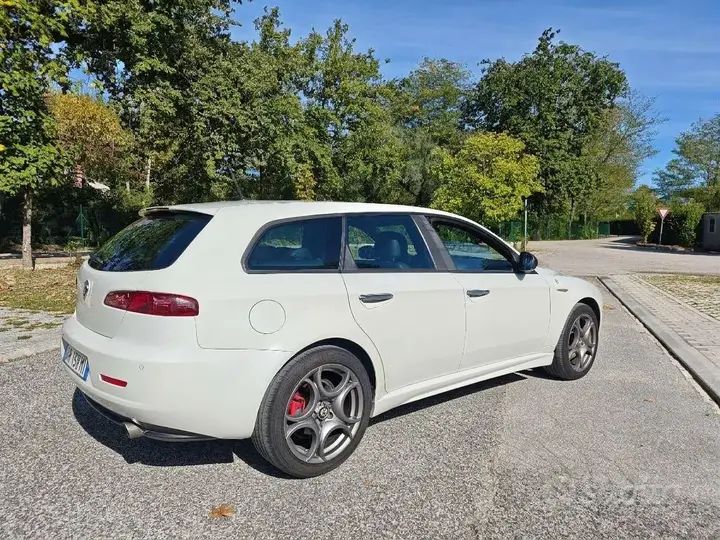 Alfa Romeo 159 2010 photo 2