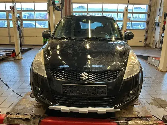 Suzuki Swift 2013 photo 2