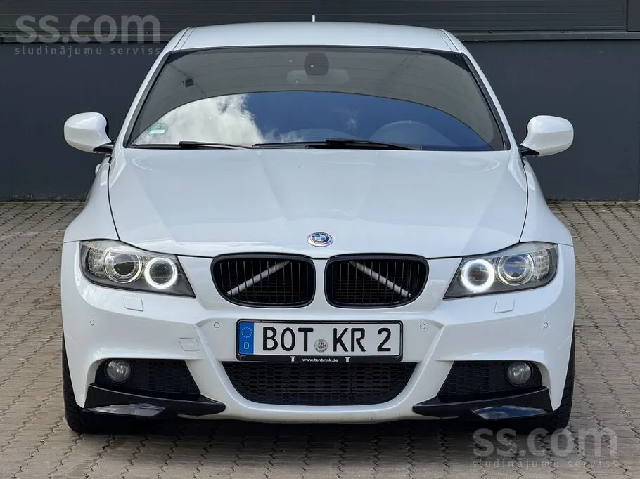 BMW 320D 2010 photo 2