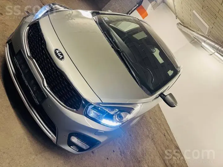 Kia Carens 2018 photo 4