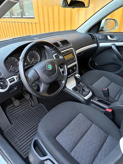 Skoda Octavia 2010 photo 4