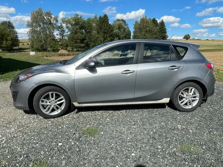 Mazda Mazda3 2010 photo 2