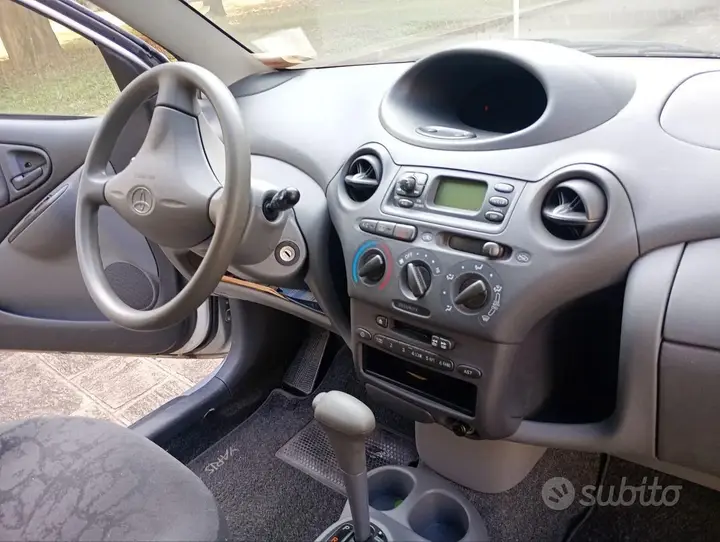Toyota Yaris 2001 photo 3