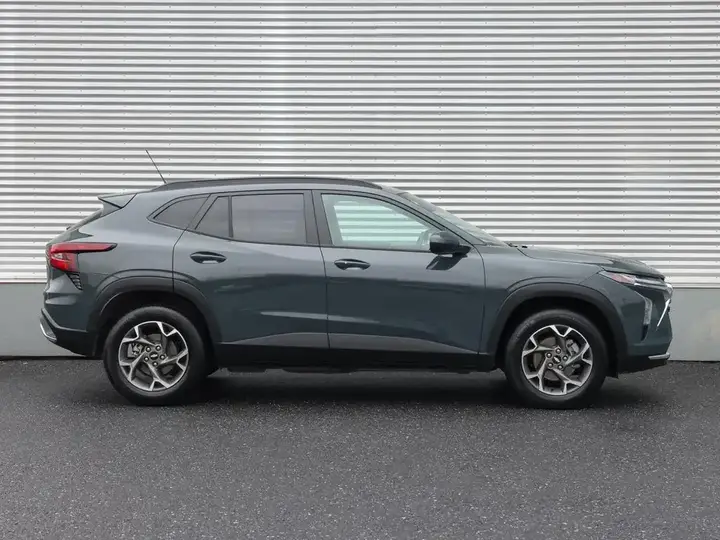 Chevrolet Trax 2026 photo 2