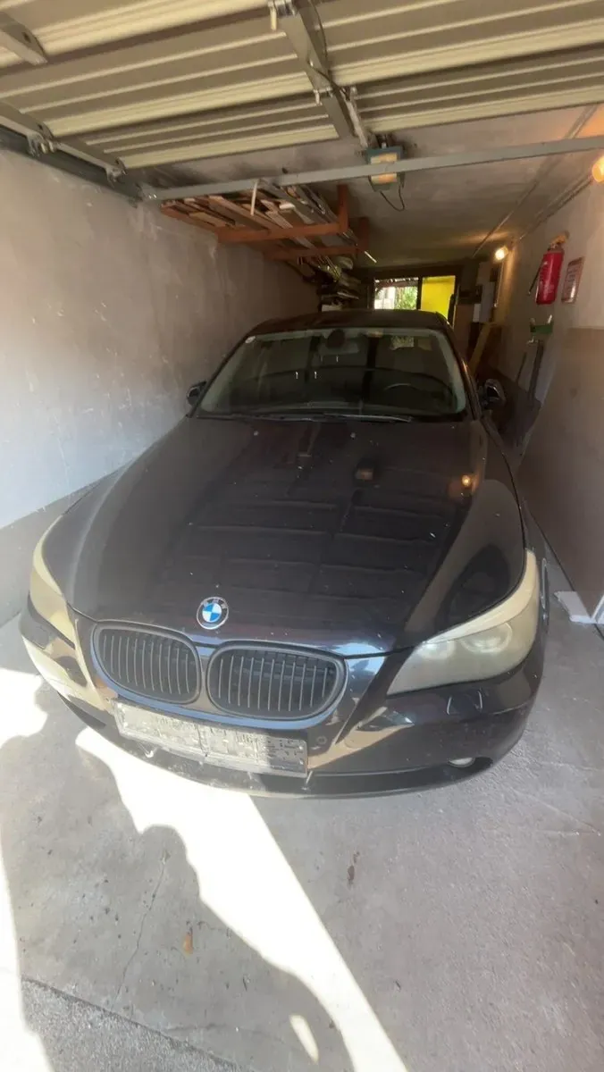 BMW 5 Series 2004 photo 2