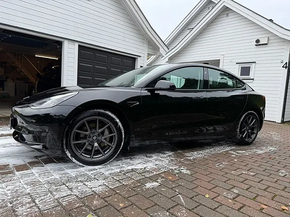 Tesla Model 3 2023 photo 2