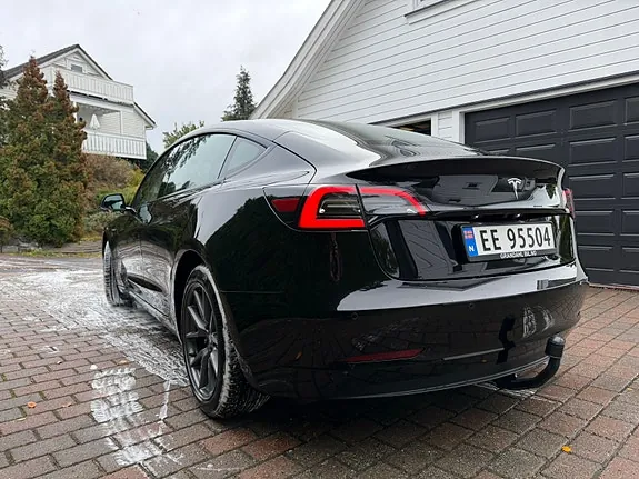 Tesla Model 3 2023 photo 3