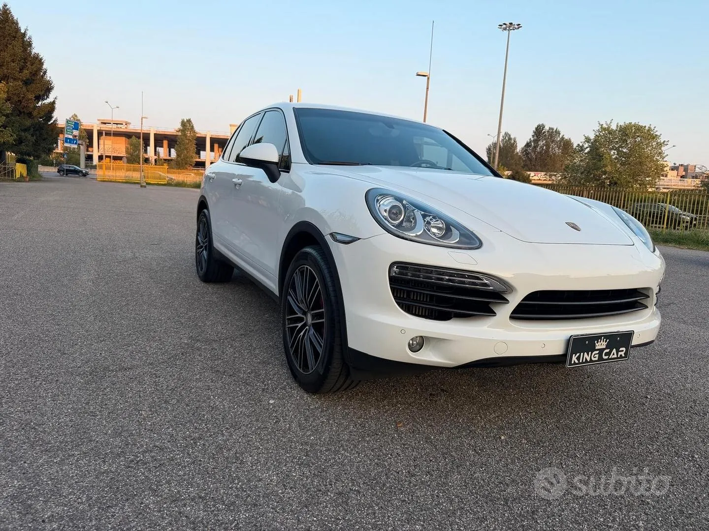 Porsche Cayenne 2012 photo 2