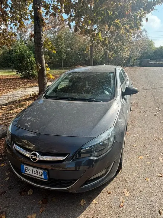 Opel Astra 2013 photo 2