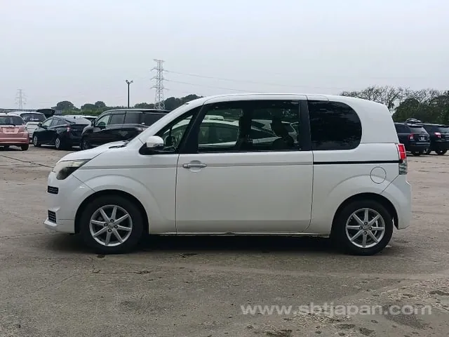 Toyota Spade 2014 photo 4