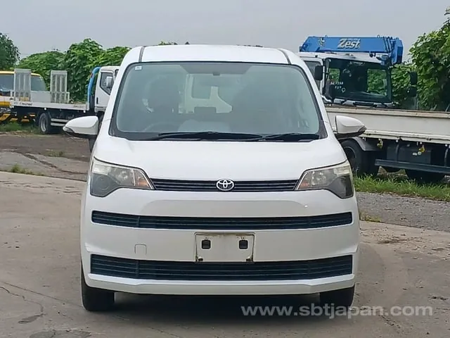 Toyota Spade 2014 photo 2