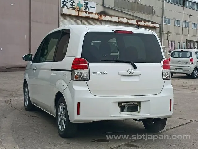 Toyota Spade 2014 photo 5