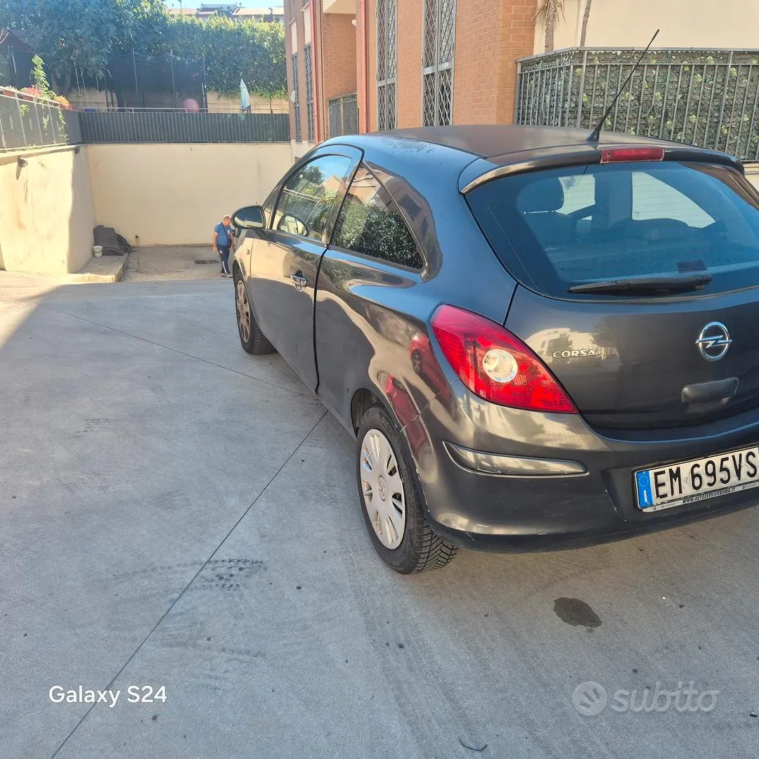 Opel Corsa 2012 photo 2