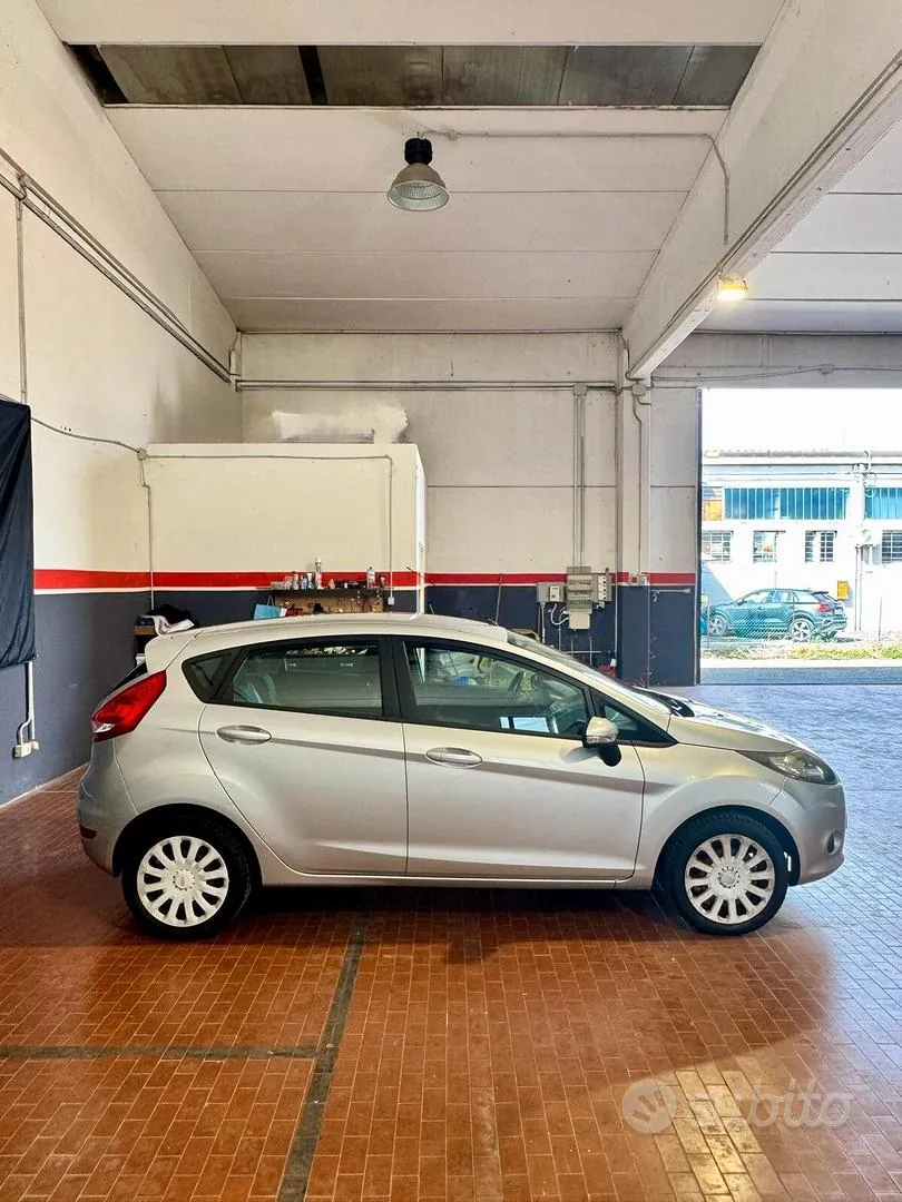 Ford Fiesta 2010 photo 4