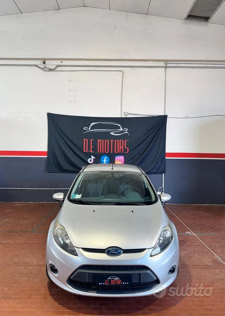 Ford Fiesta 2010 photo 2