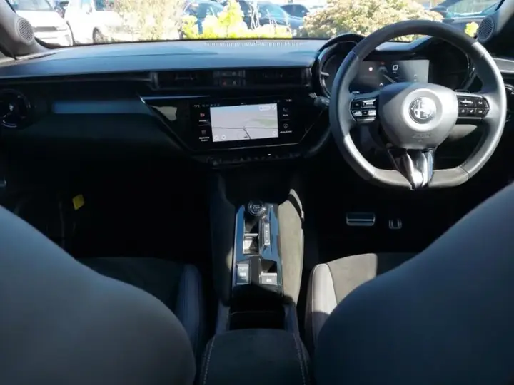 Alfa Romeo Junior 2025 photo 3