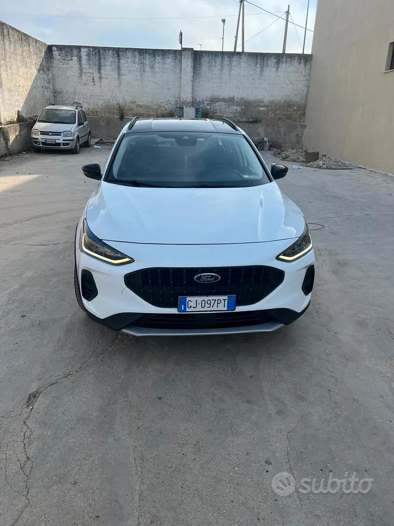 Ford Focus 2022 photo 2