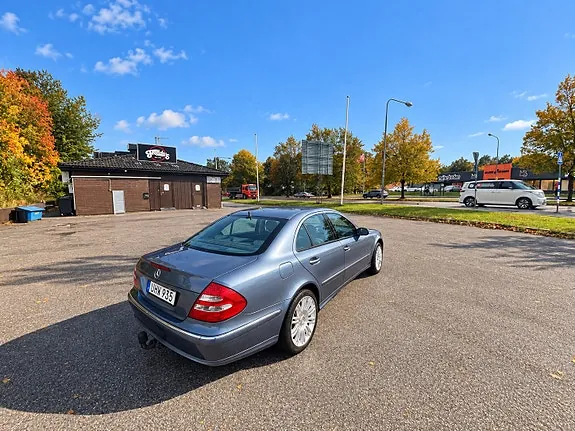 Mercedes-Benz E200 2003 photo 3