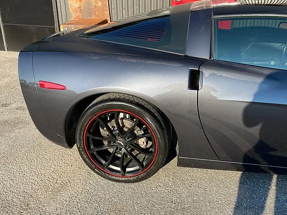 Chevrolet Corvette 2005 photo 2