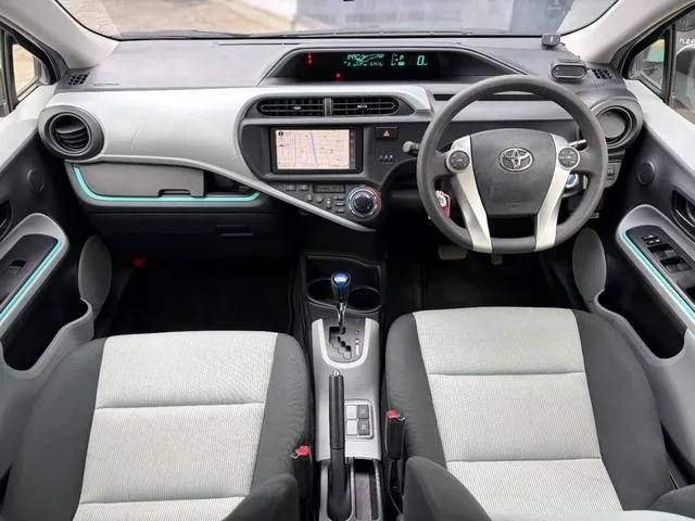 Toyota Aqua S 2012 photo 3