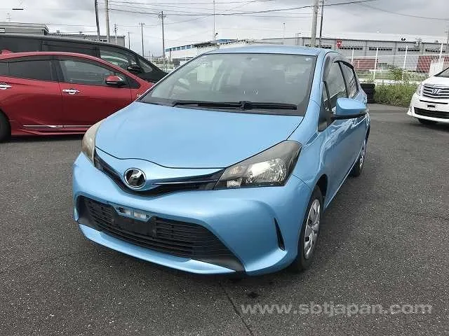 Toyota Vitz F 2014 photo 2