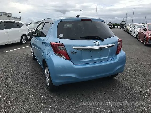 Toyota Vitz F 2014 photo 3
