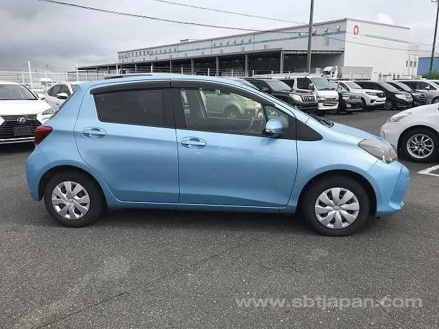 Toyota Vitz F 2014 photo 5