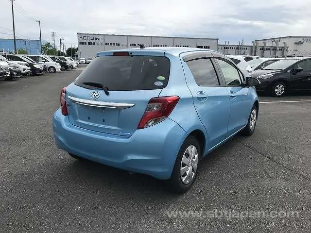 Toyota Vitz F 2014 photo 4
