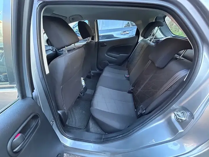 Mazda 2 2012 photo 3