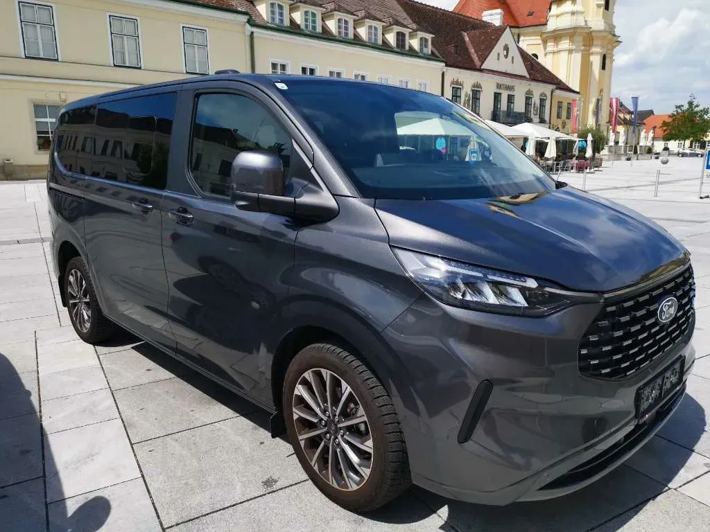 Ford Tourneo Custom 2025 photo 3