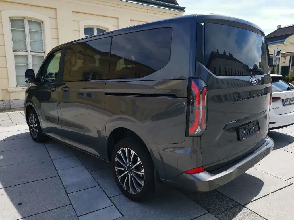Ford Tourneo Custom 2025 photo 2