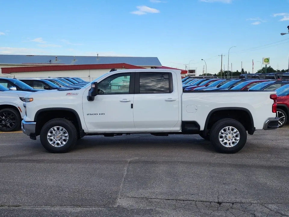 Chevrolet Silverado 2500Hd 2026 photo 3