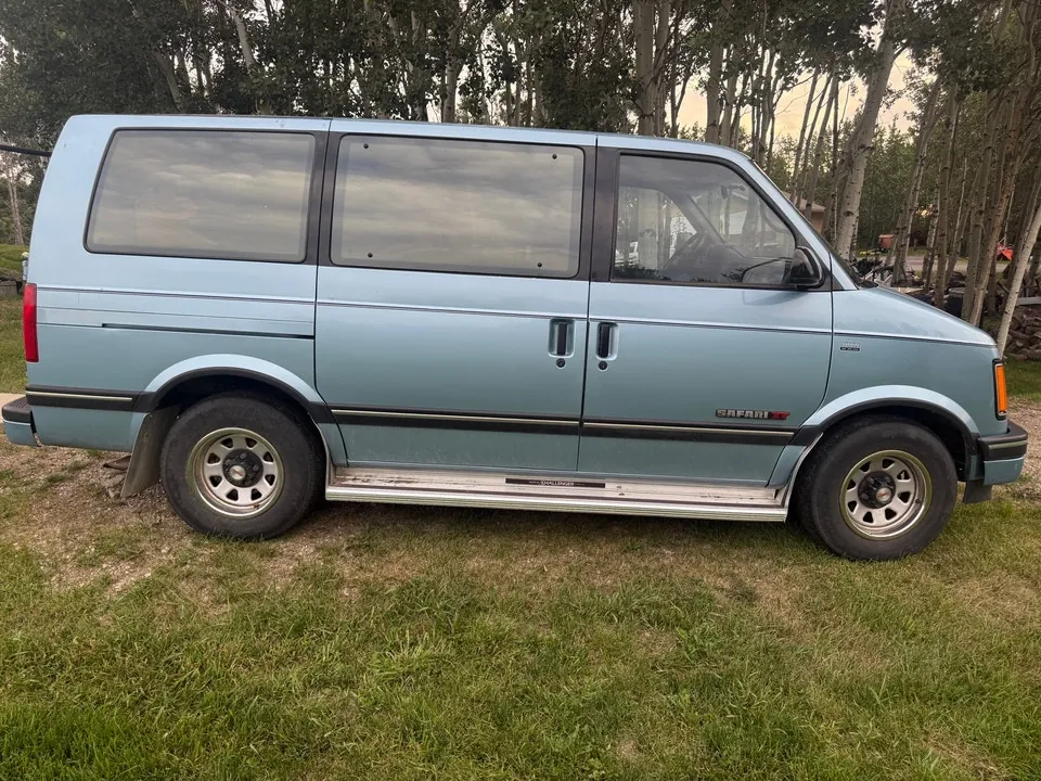 GMC Astro 1992 photo 2