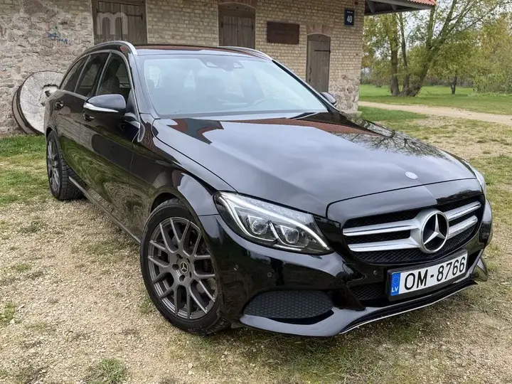 Mercedes-Benz C220 2014 photo 2