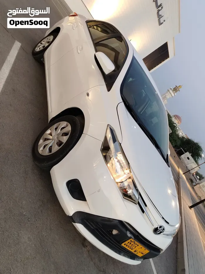 Toyota Yaris 2017 photo 2