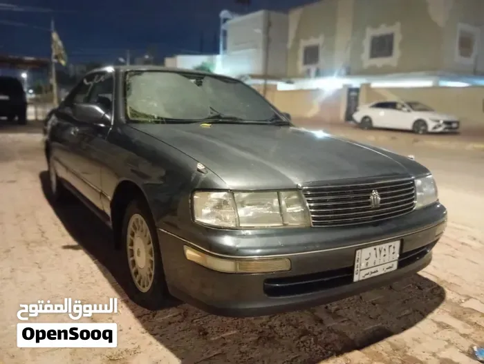 Toyota Crown 1995 photo 2