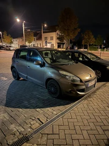 Renault Scenic 2011 photo 3