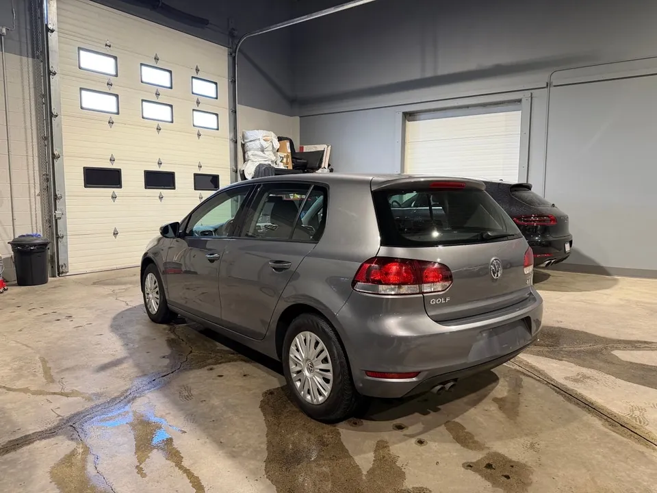 Volkswagen Golf 2010 photo 2